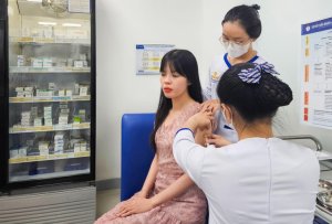 Trước Tết, số người tiêm vắc xin sốt xuất huyết tăng cao